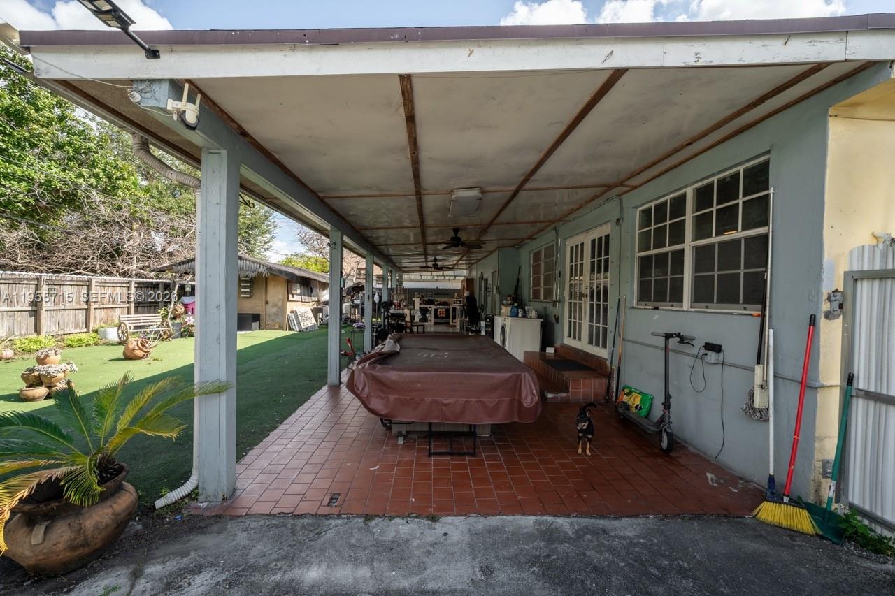 671 E 6th Pl Hialeah, FL 33010