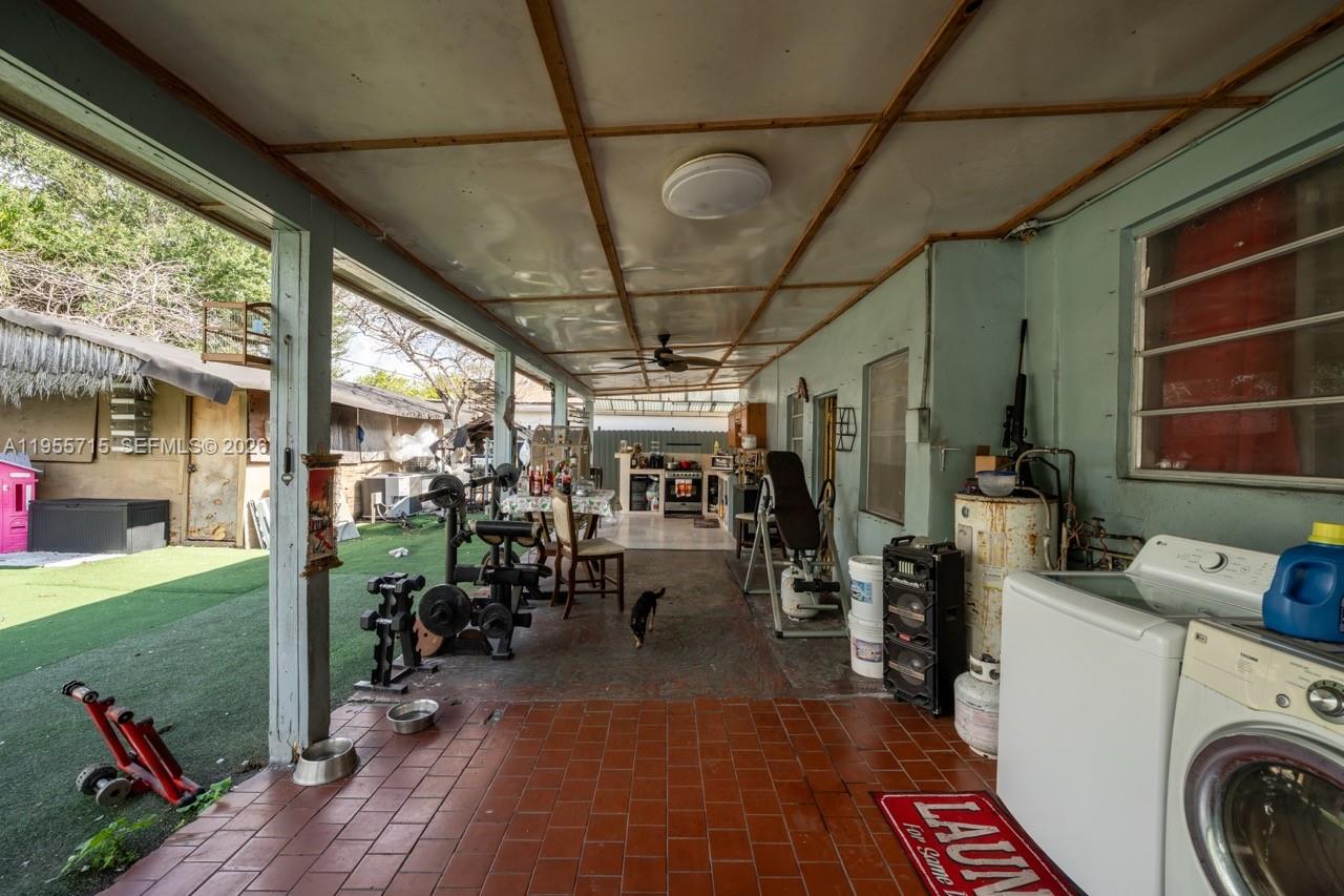 671 E 6th Pl Hialeah, FL 33010