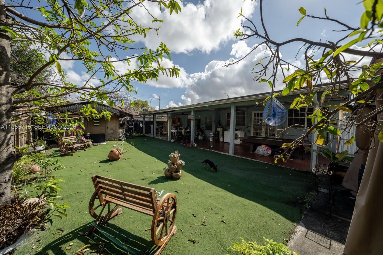 671 E 6th Pl Hialeah, FL 33010