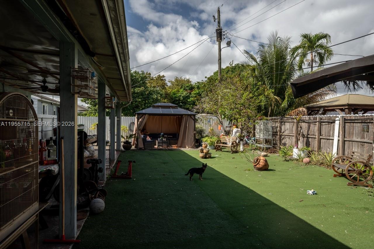 671 E 6th Pl Hialeah, FL 33010