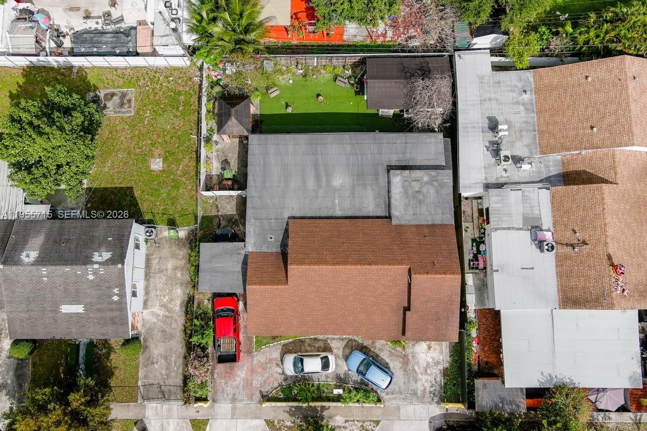 671 E 6th Pl Hialeah, FL 33010