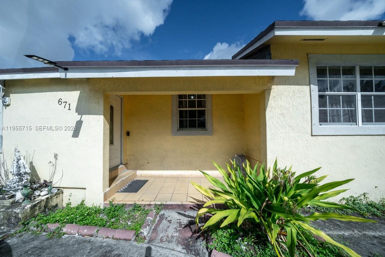 671 E 6th Pl Hialeah, FL 33010