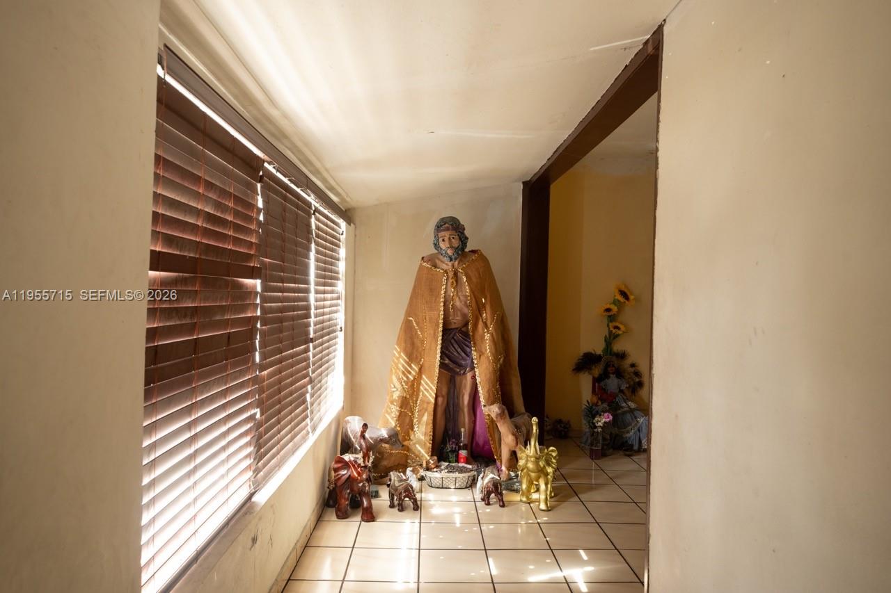 671 E 6th Pl Hialeah, FL 33010