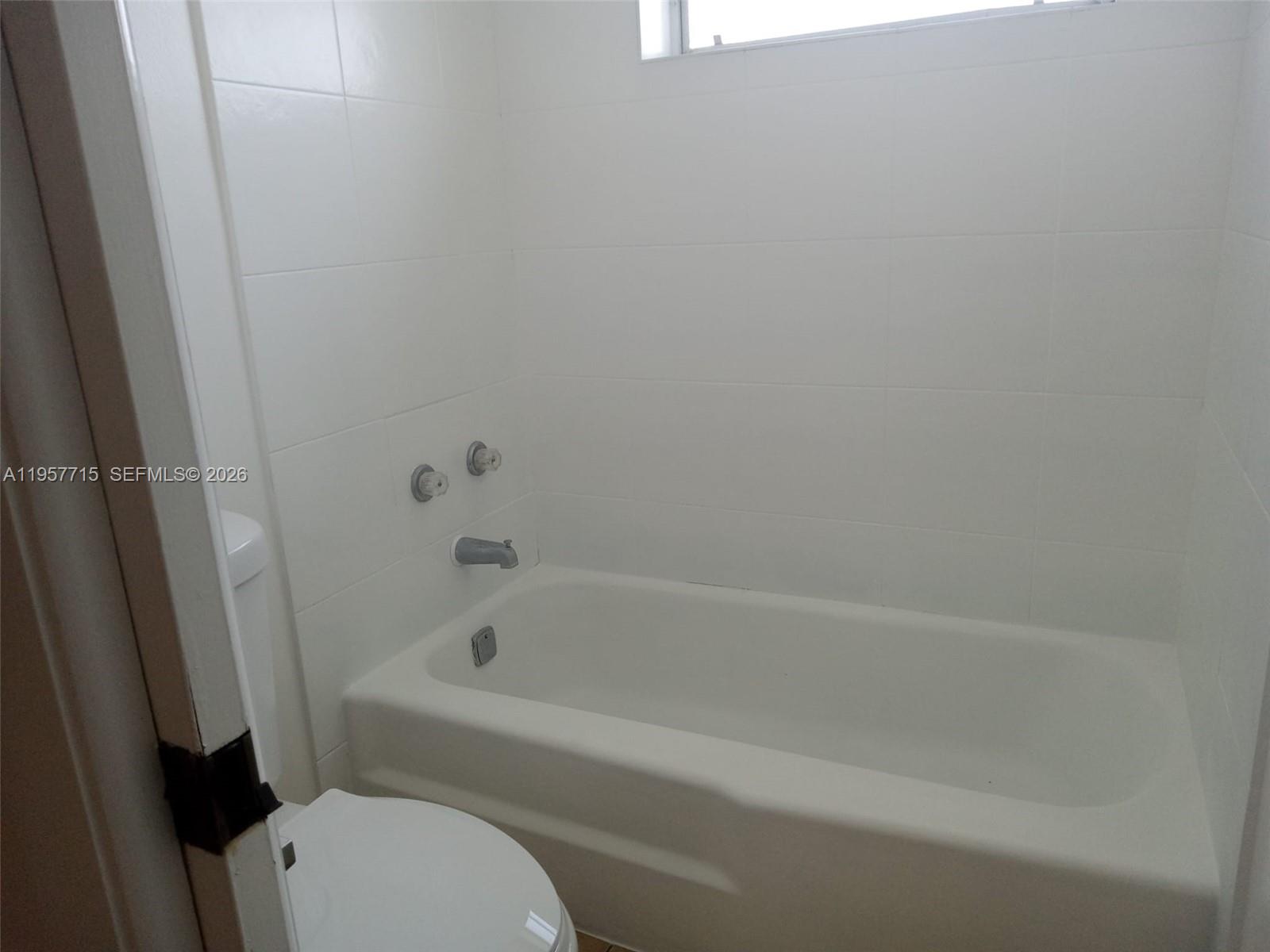 1975 NE 135th St #3C North Miami, FL 33181