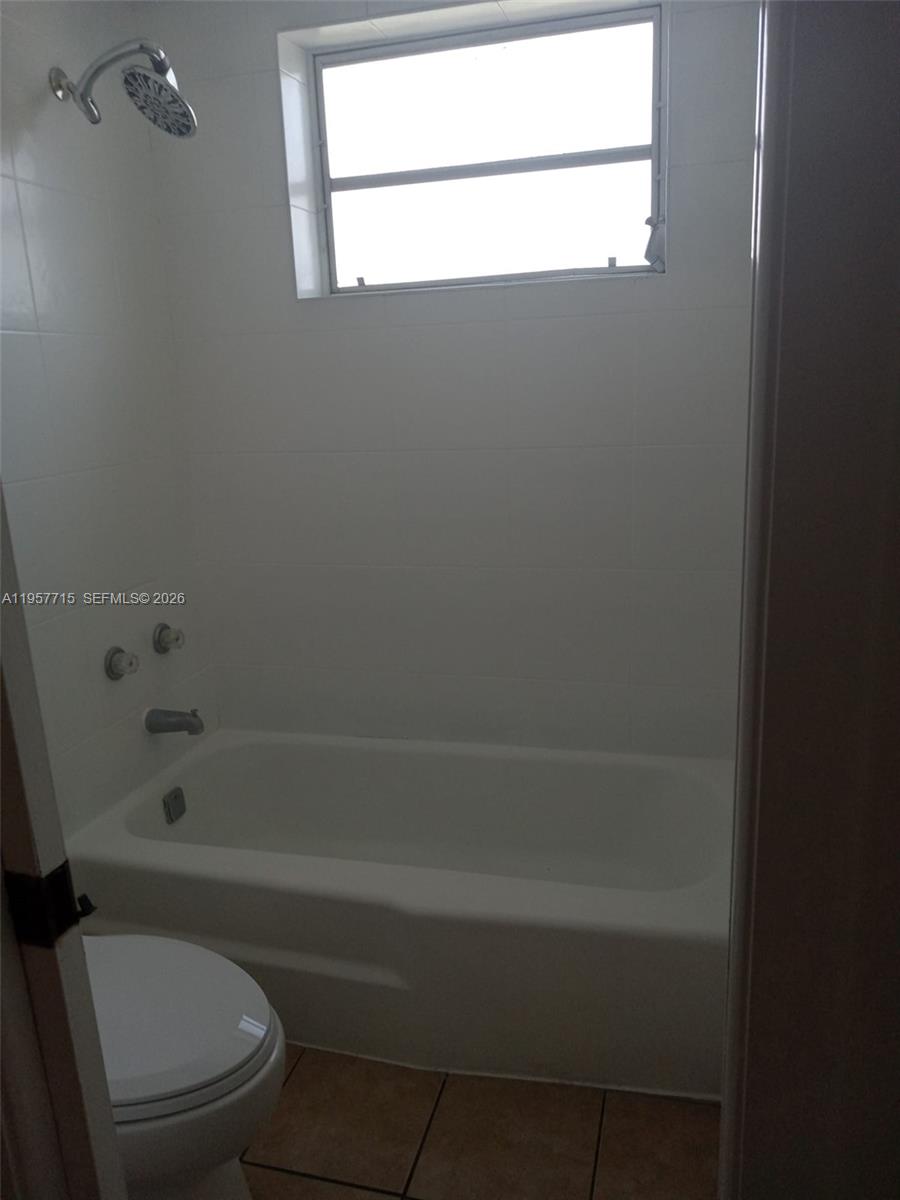 1975 NE 135th St #3C North Miami, FL 33181