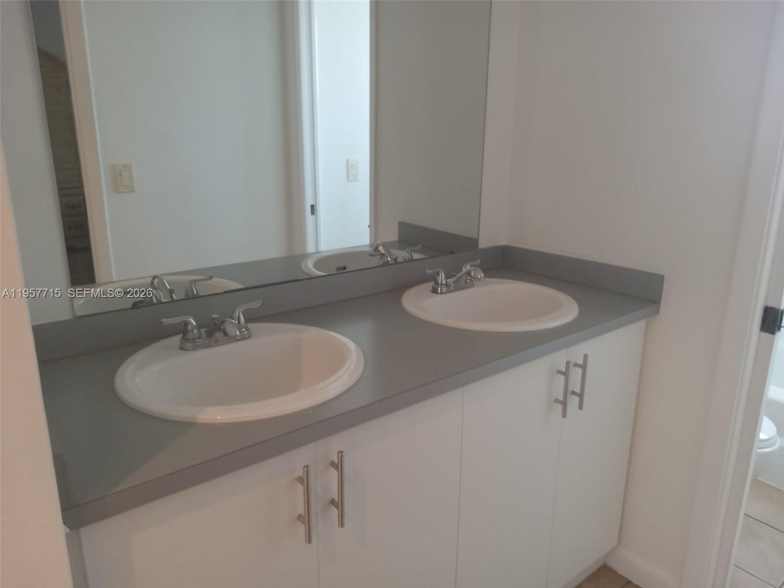 1975 NE 135th St #3C North Miami, FL 33181