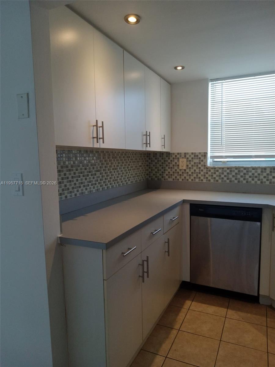 1975 NE 135th St #3C North Miami, FL 33181