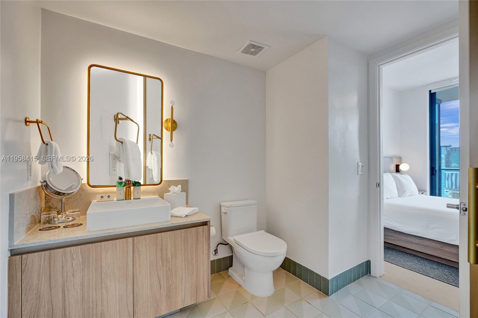 159 NE 6th St #3405 Miami, FL 33132