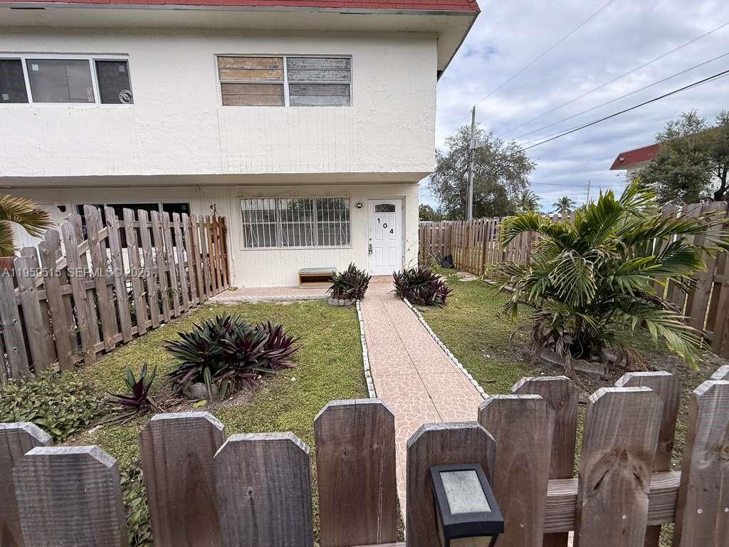 1520 NE 151st St #104