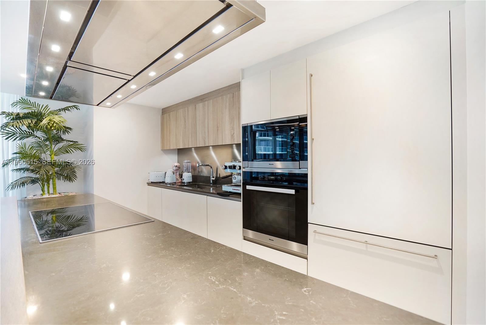 1000 Brickell Plz #1902 Miami, FL 33131