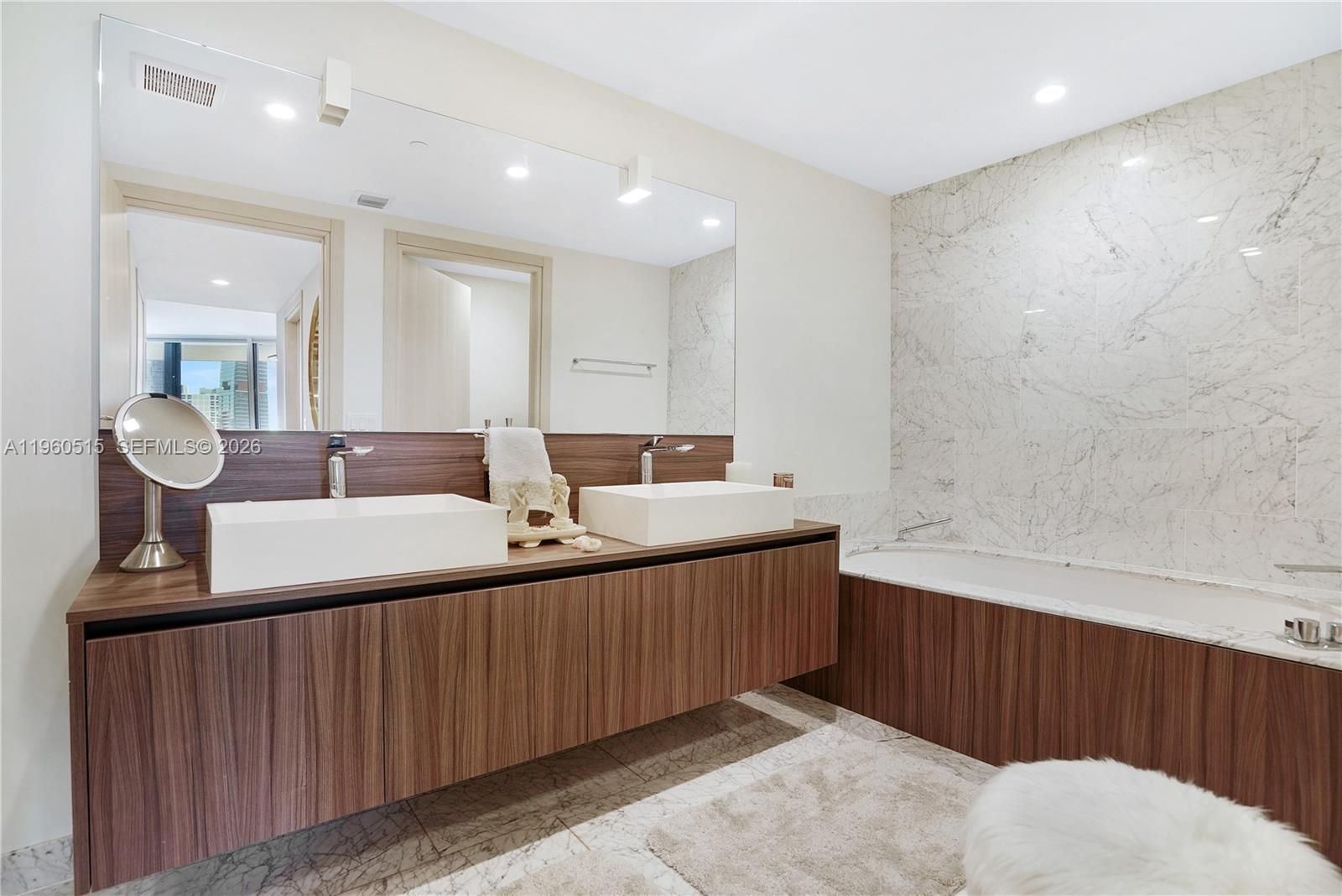 1000 Brickell Plz #1902 Miami, FL 33131