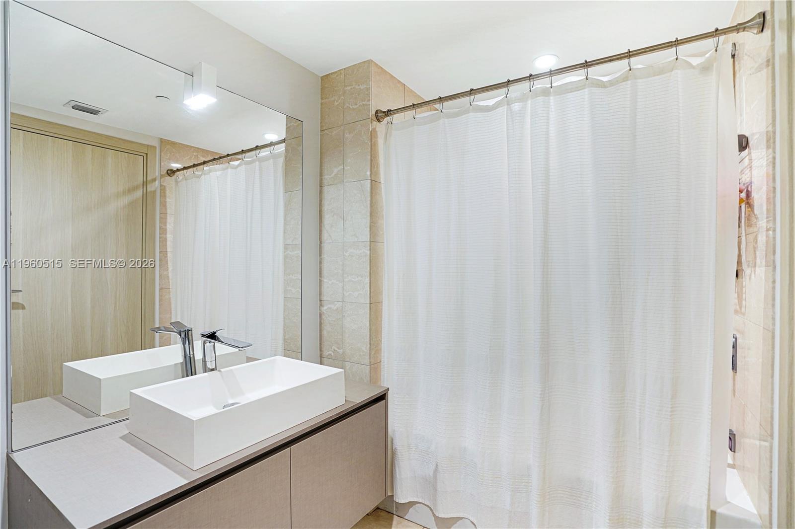 1000 Brickell Plz #1902 Miami, FL 33131