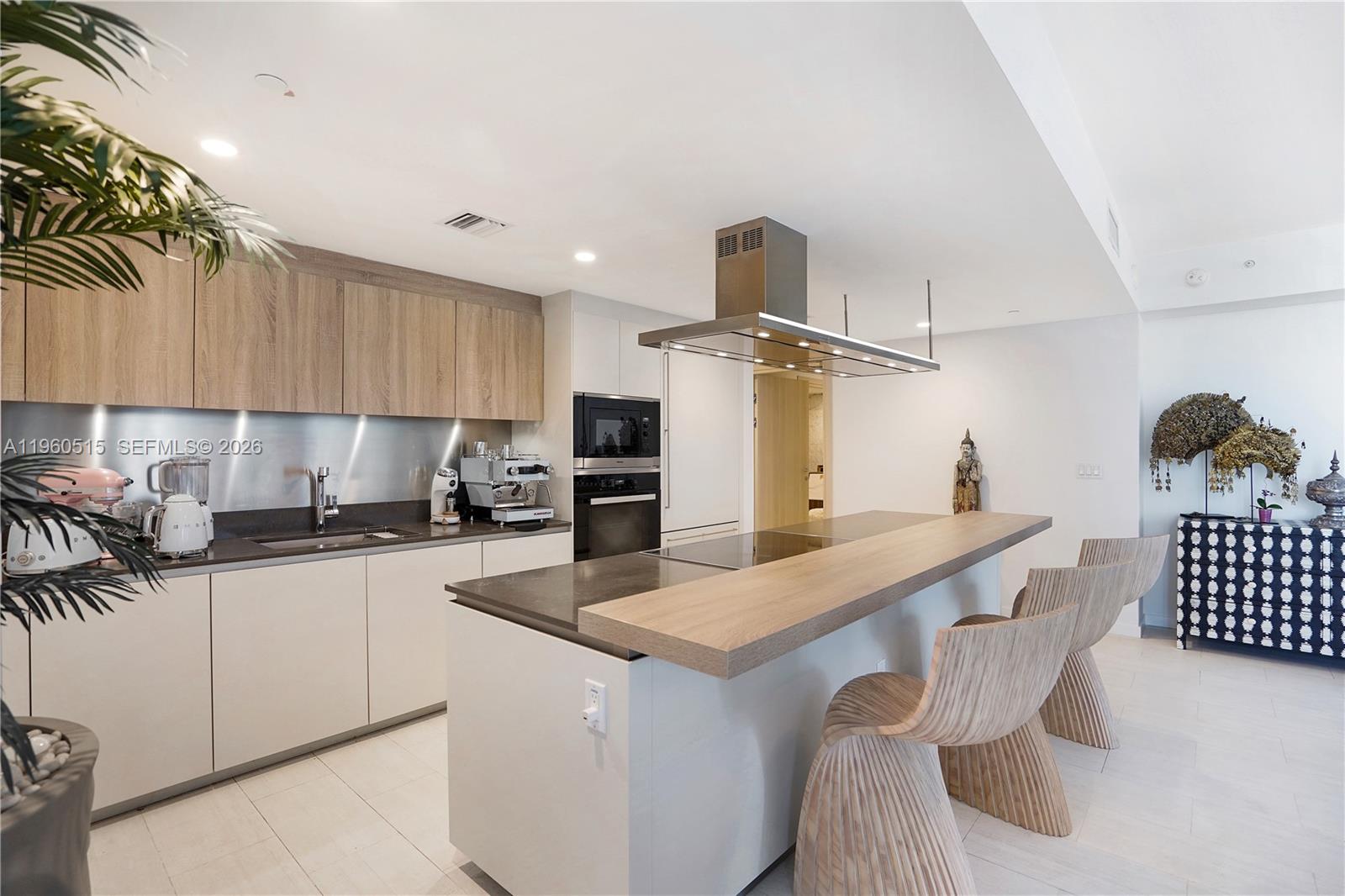 1000 Brickell Plz #1902 Miami, FL 33131