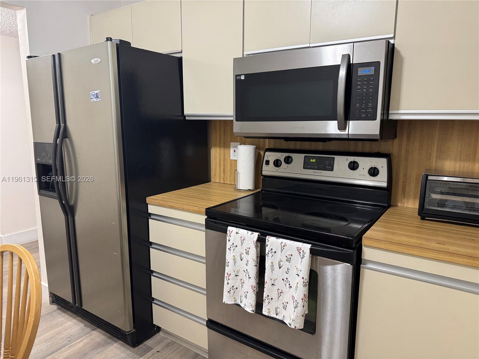 2500 Parkview Dr #1610