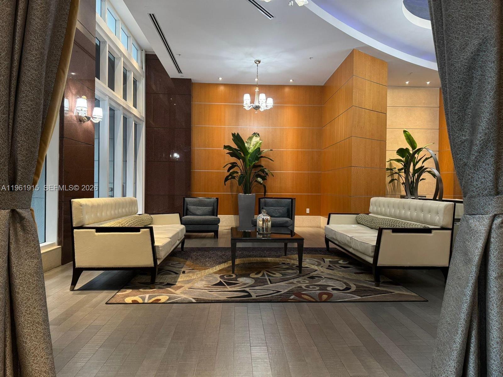 image Vizcayne South24