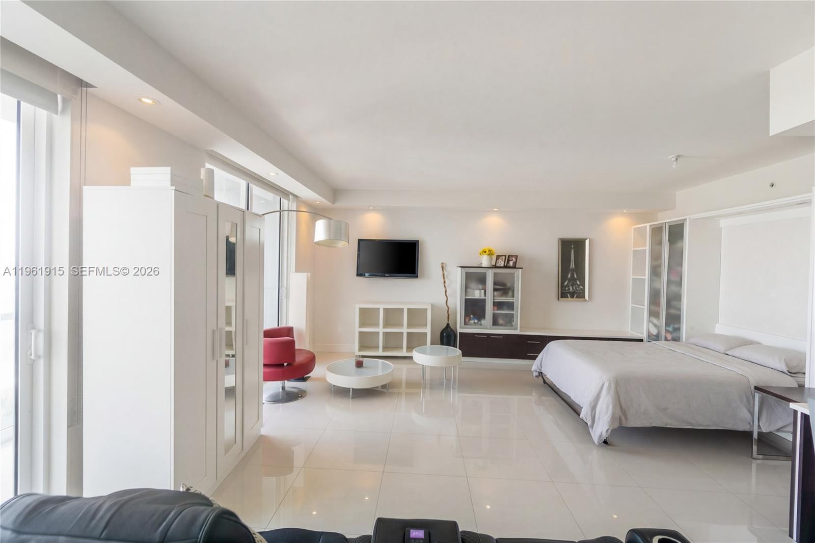 image Vizcayne South7