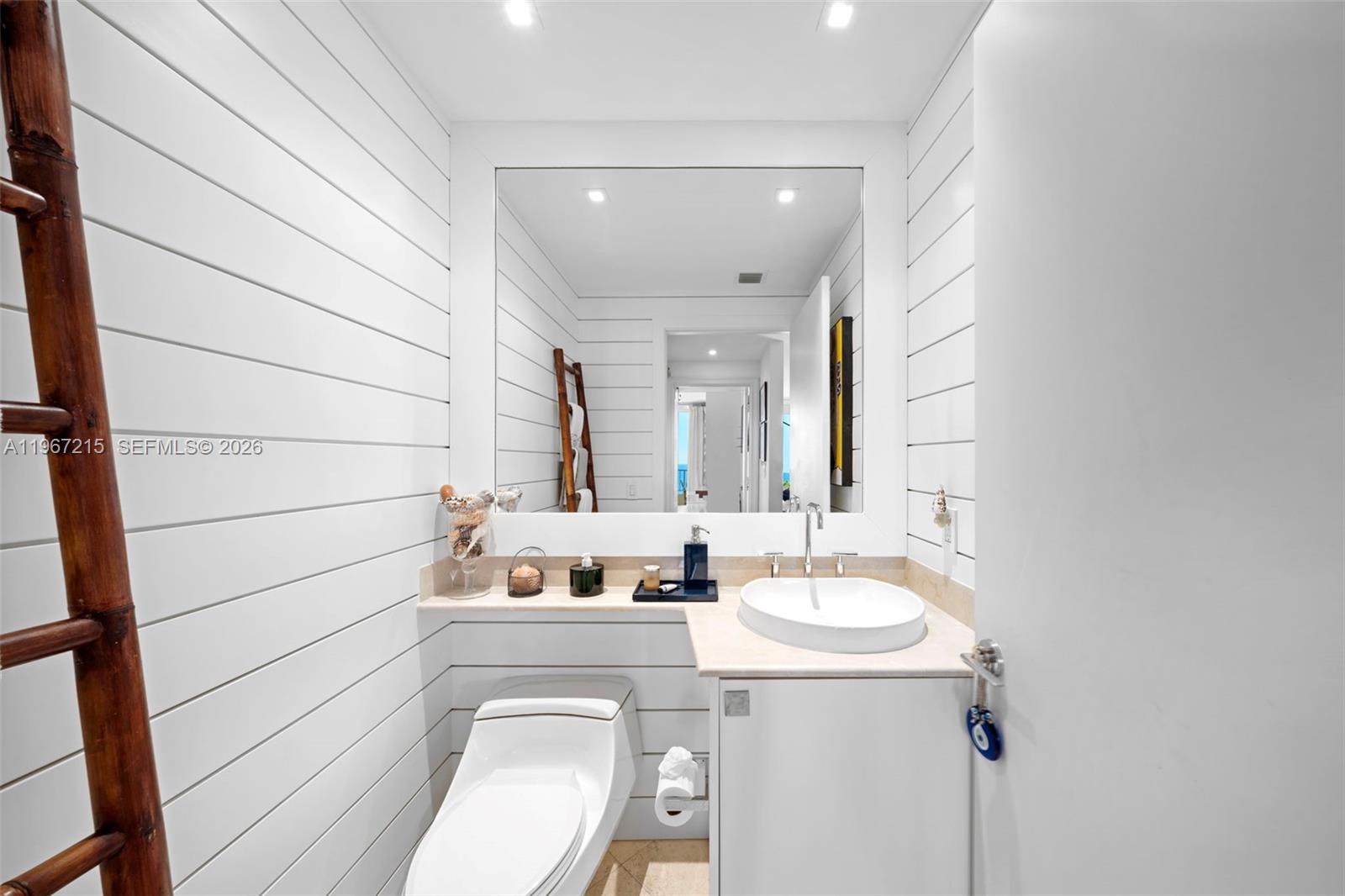 789 Crandon Blvd #1001 Key Biscayne, FL 33149