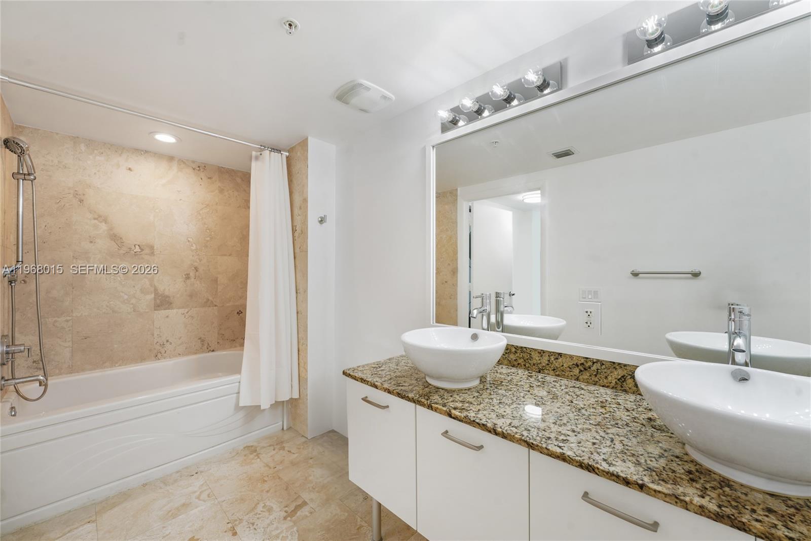 image Brickell on the River South9