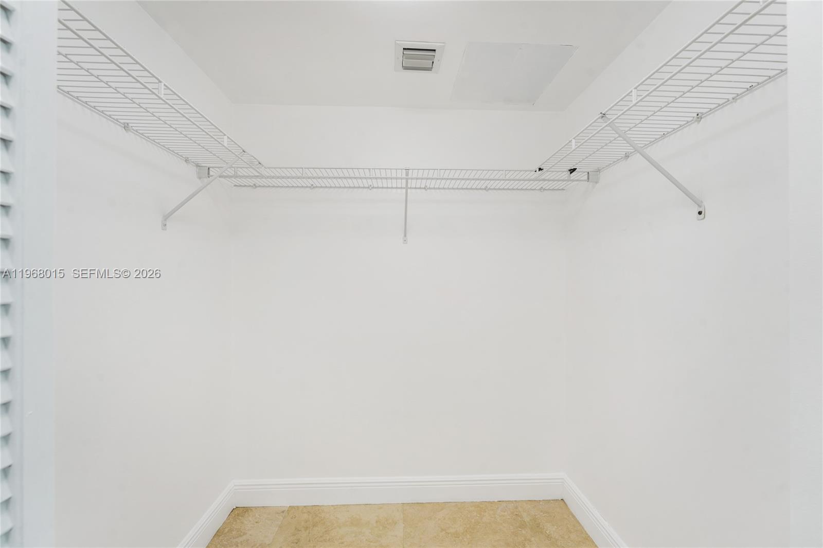 image Brickell on the River South10