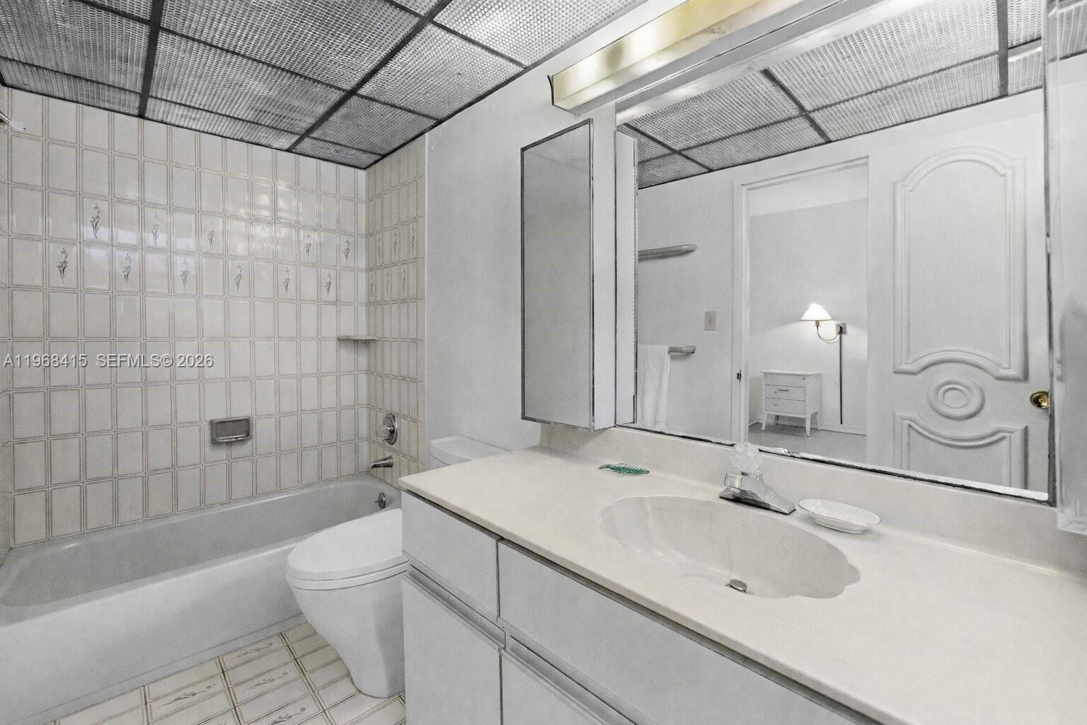 4925 Collins Ave #1A Miami Beach, FL 33140