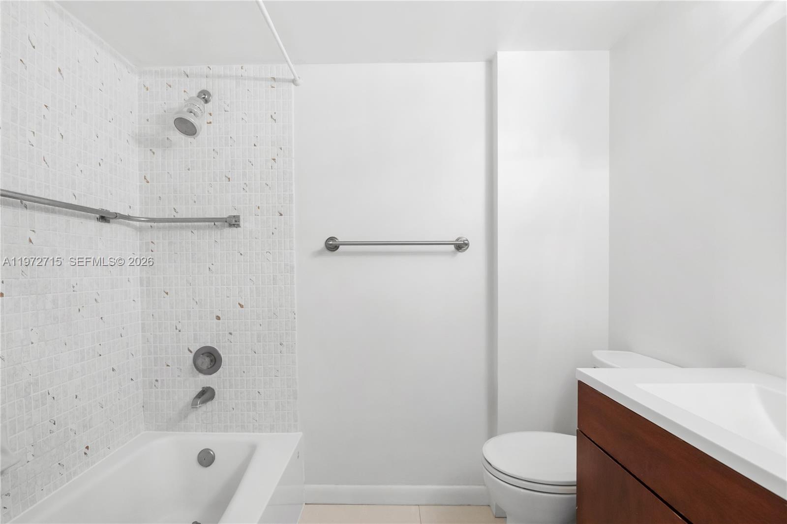 210 Sea Vw Dr #207 Key Biscayne, FL 33149