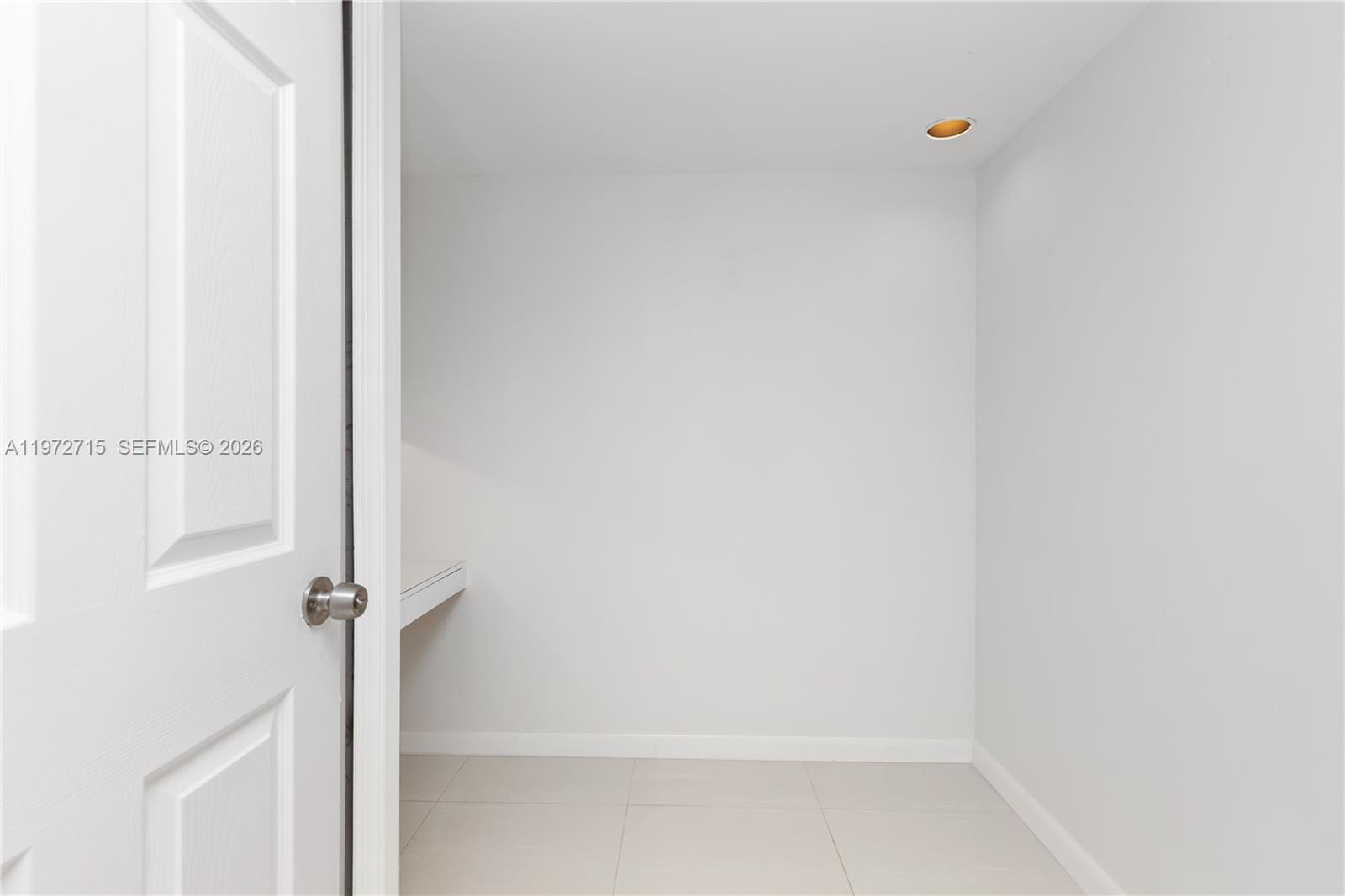 210 Sea Vw Dr #207 Key Biscayne, FL 33149