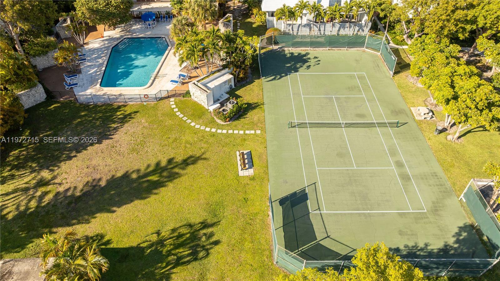 210 Sea Vw Dr #207 Key Biscayne, FL 33149