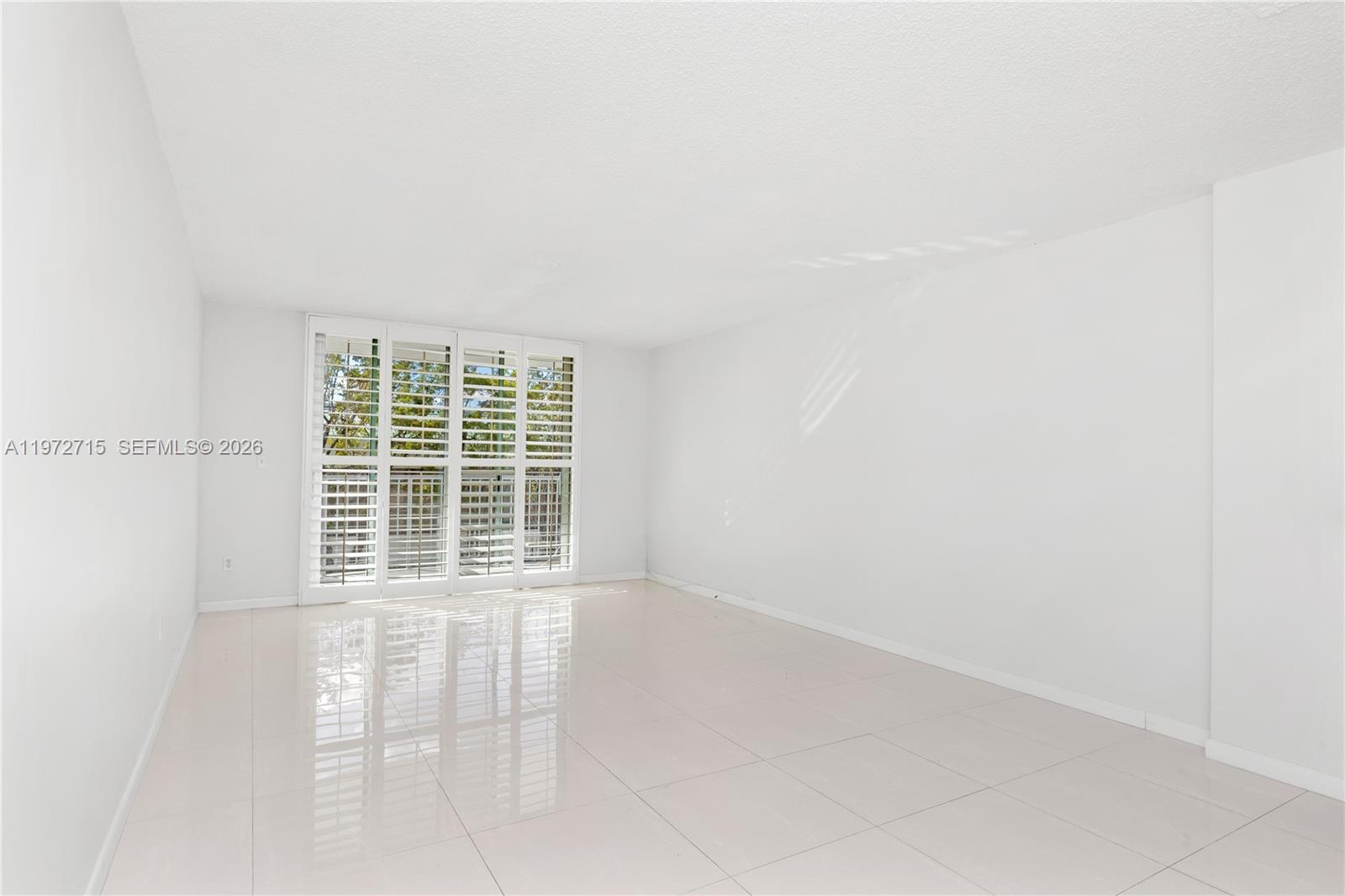 210 Sea Vw Dr #207 Key Biscayne, FL 33149