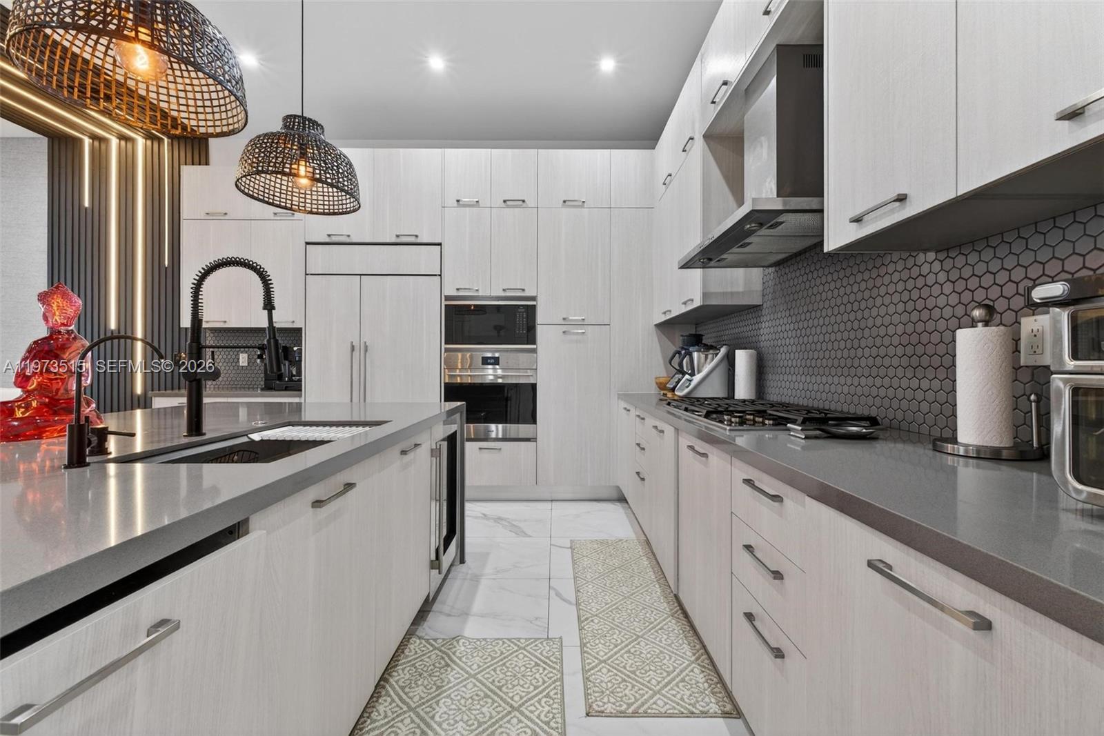 8126 NW 48th Ter Doral, FL 33166