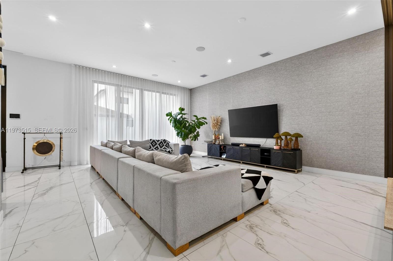 8126 NW 48th Ter Doral, FL 33166