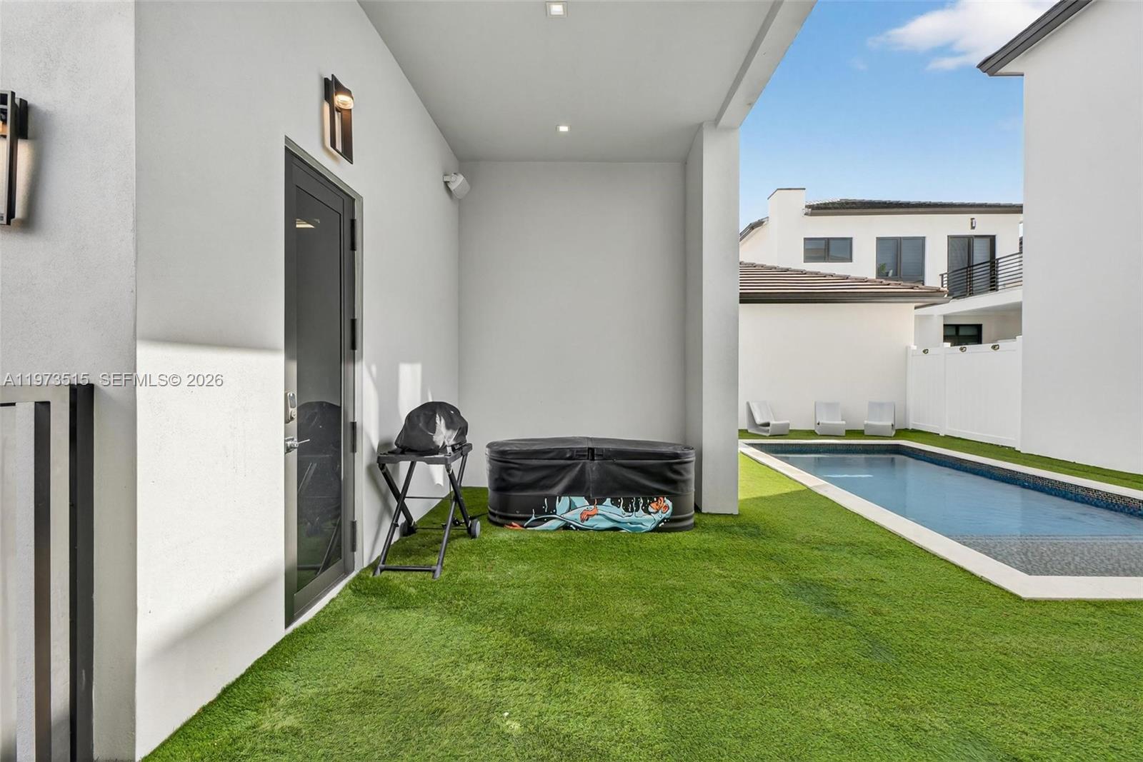 8126 NW 48th Ter Doral, FL 33166