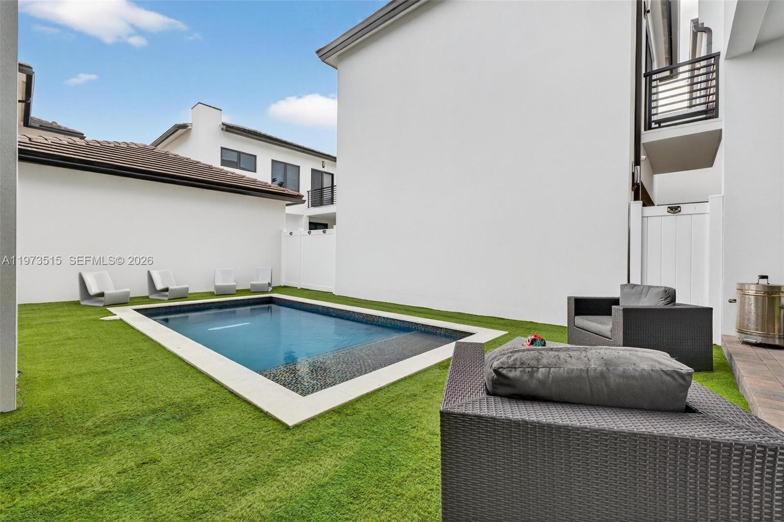 8126 NW 48th Ter Doral, FL 33166