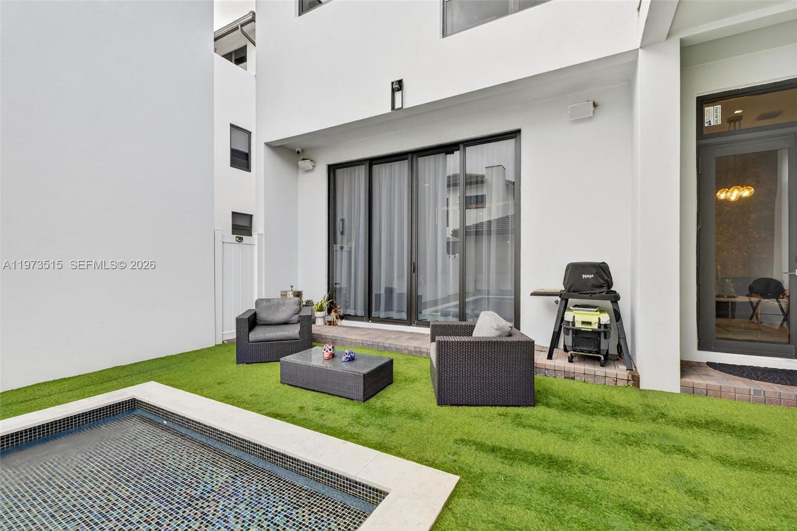 8126 NW 48th Ter Doral, FL 33166