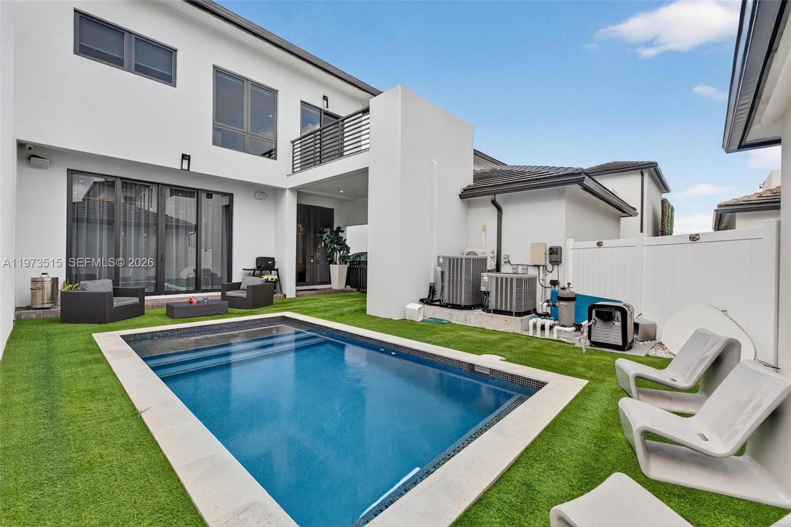 8126 NW 48th Ter Doral, FL 33166