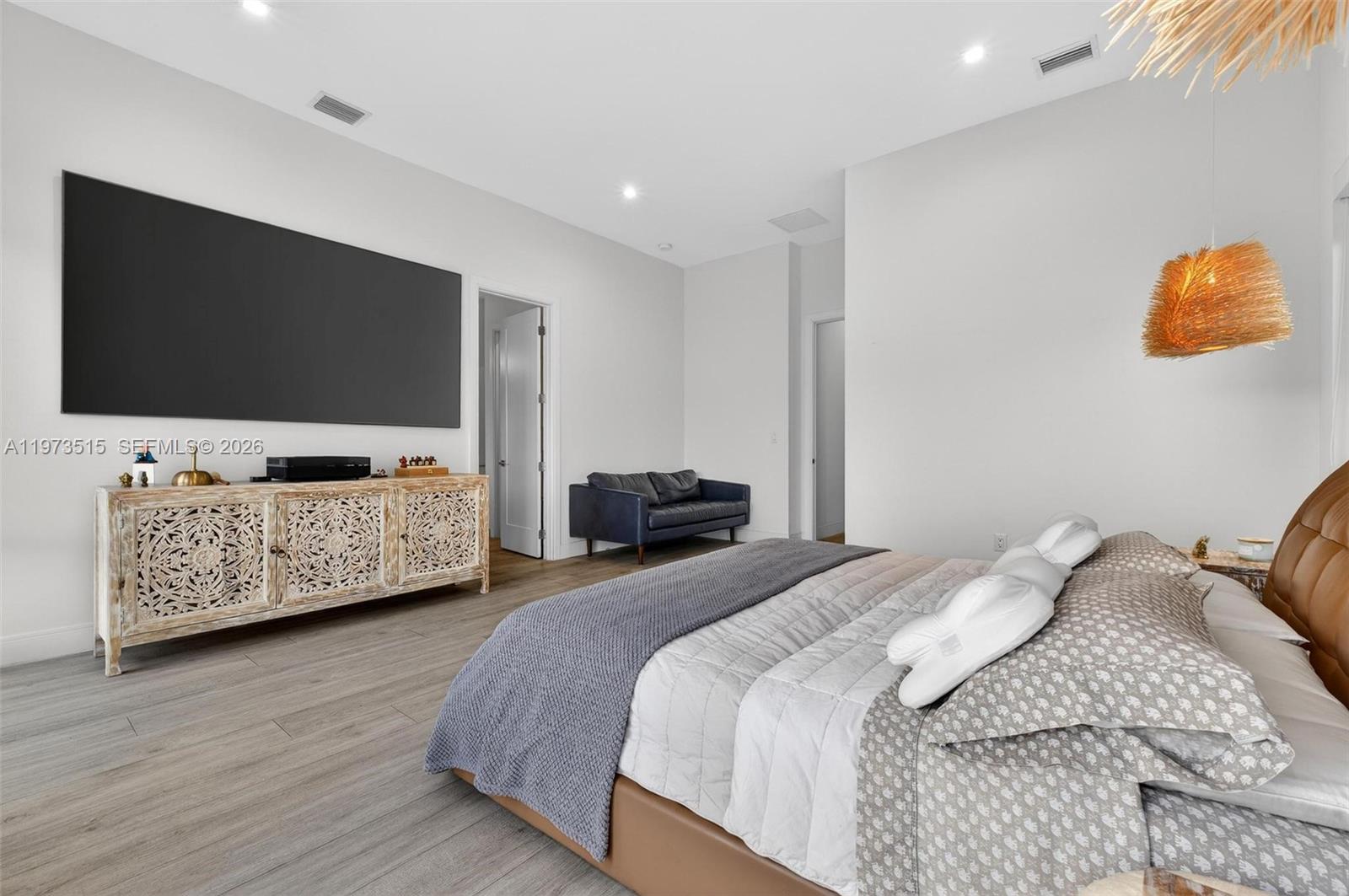 8126 NW 48th Ter Doral, FL 33166