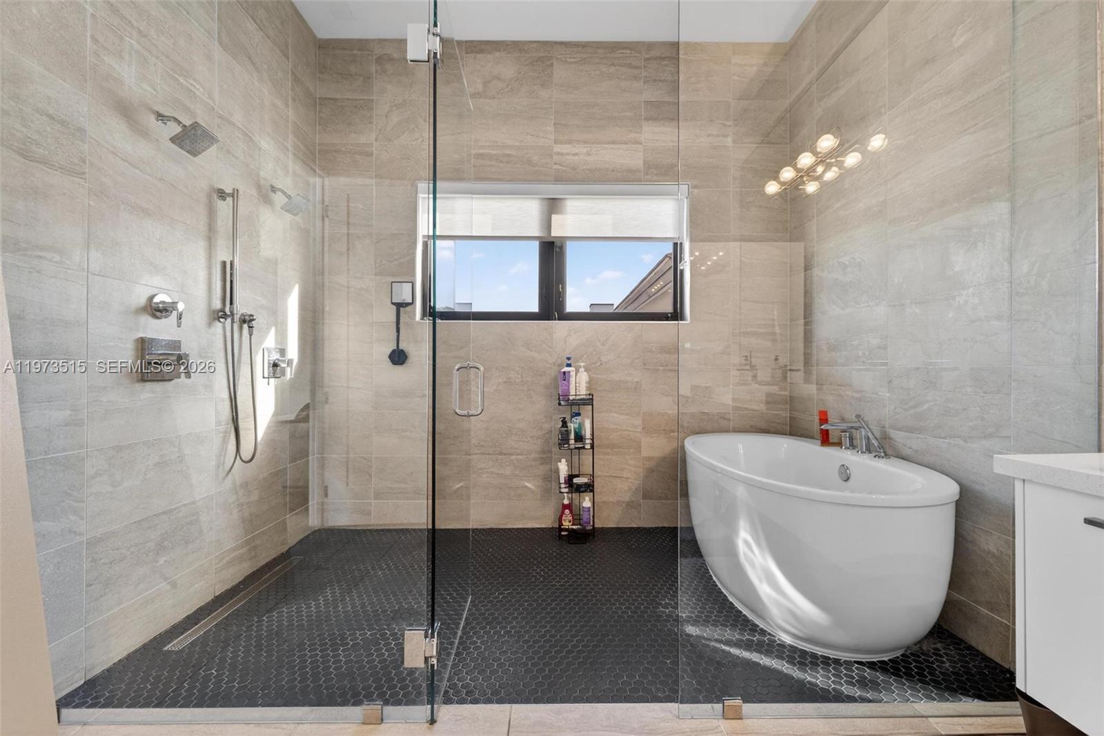 8126 NW 48th Ter Doral, FL 33166