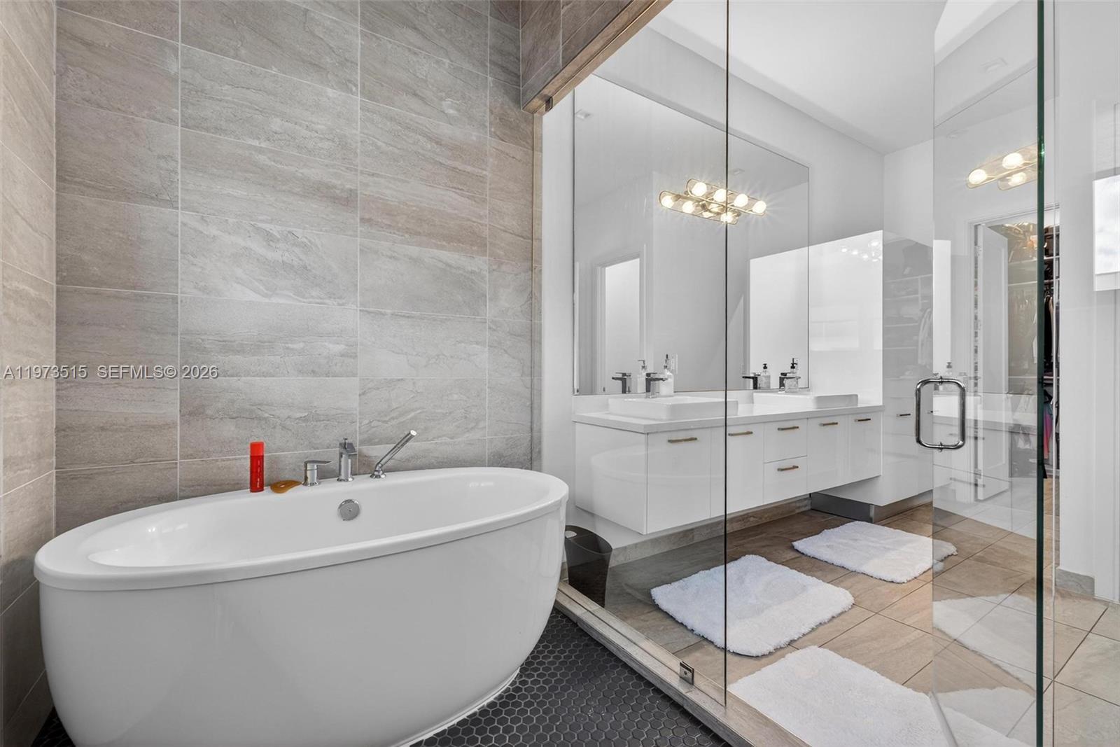 8126 NW 48th Ter Doral, FL 33166