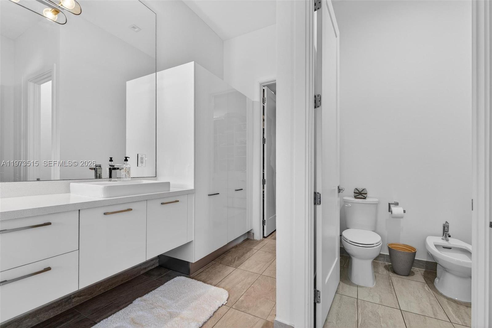 8126 NW 48th Ter Doral, FL 33166