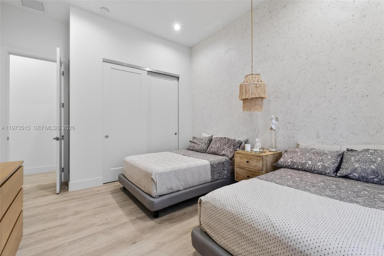 8126 NW 48th Ter Doral, FL 33166