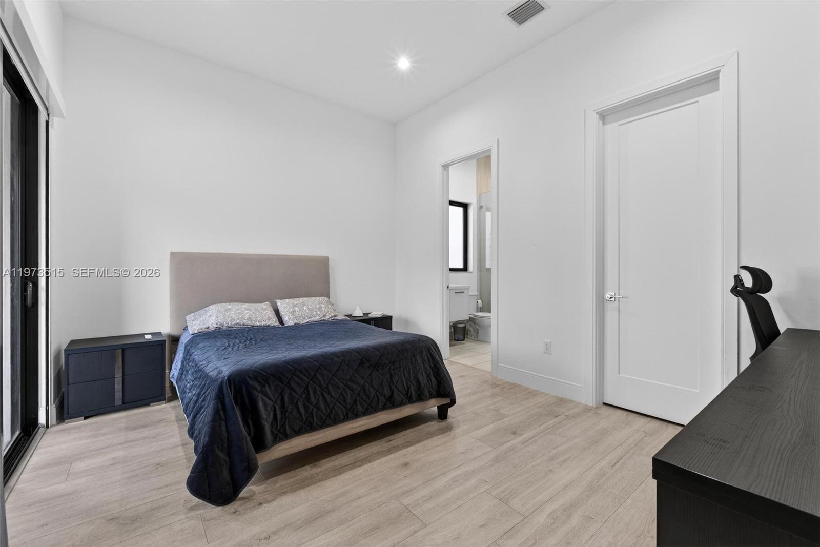 8126 NW 48th Ter Doral, FL 33166