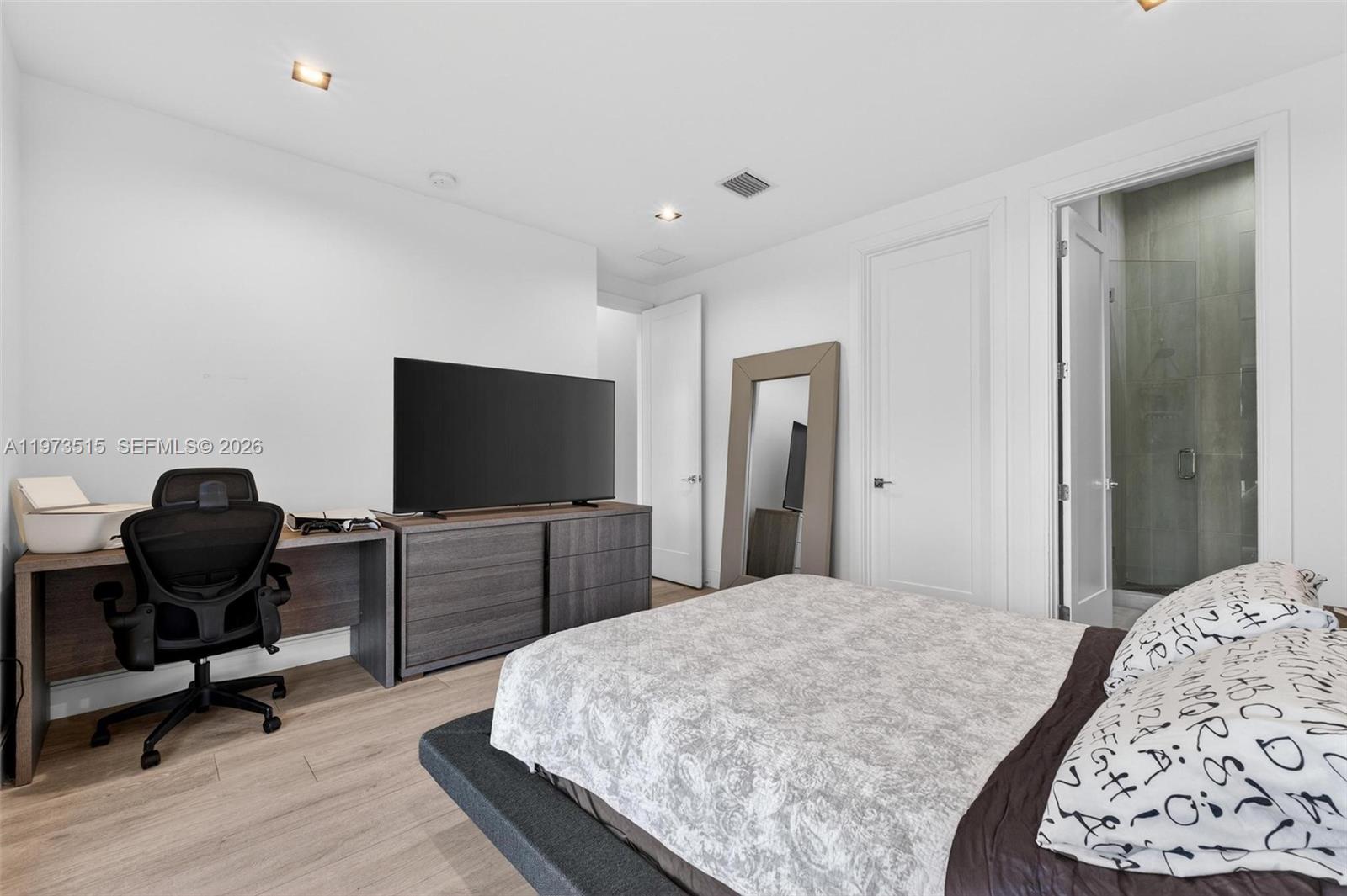 8126 NW 48th Ter Doral, FL 33166