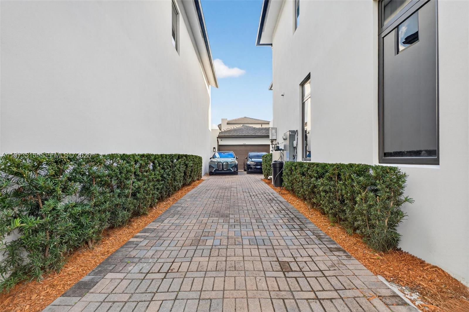 8126 NW 48th Ter Doral, FL 33166