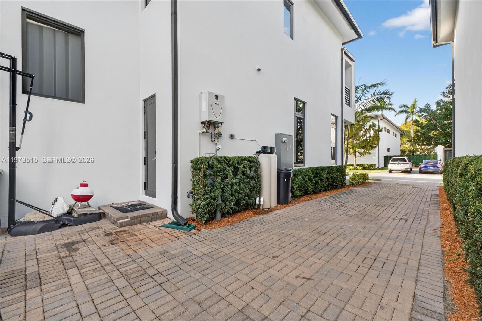 8126 NW 48th Ter Doral, FL 33166