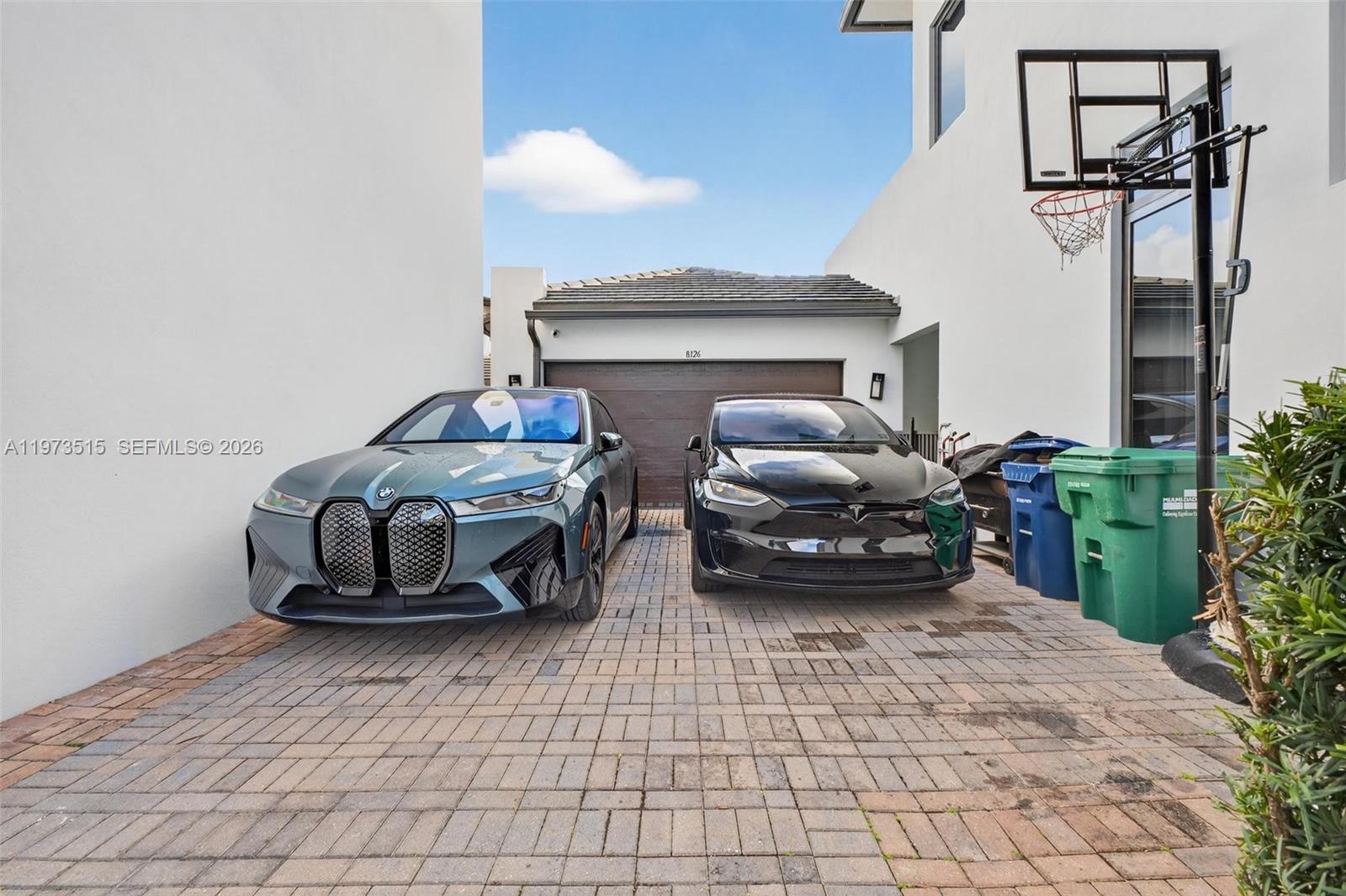 8126 NW 48th Ter Doral, FL 33166