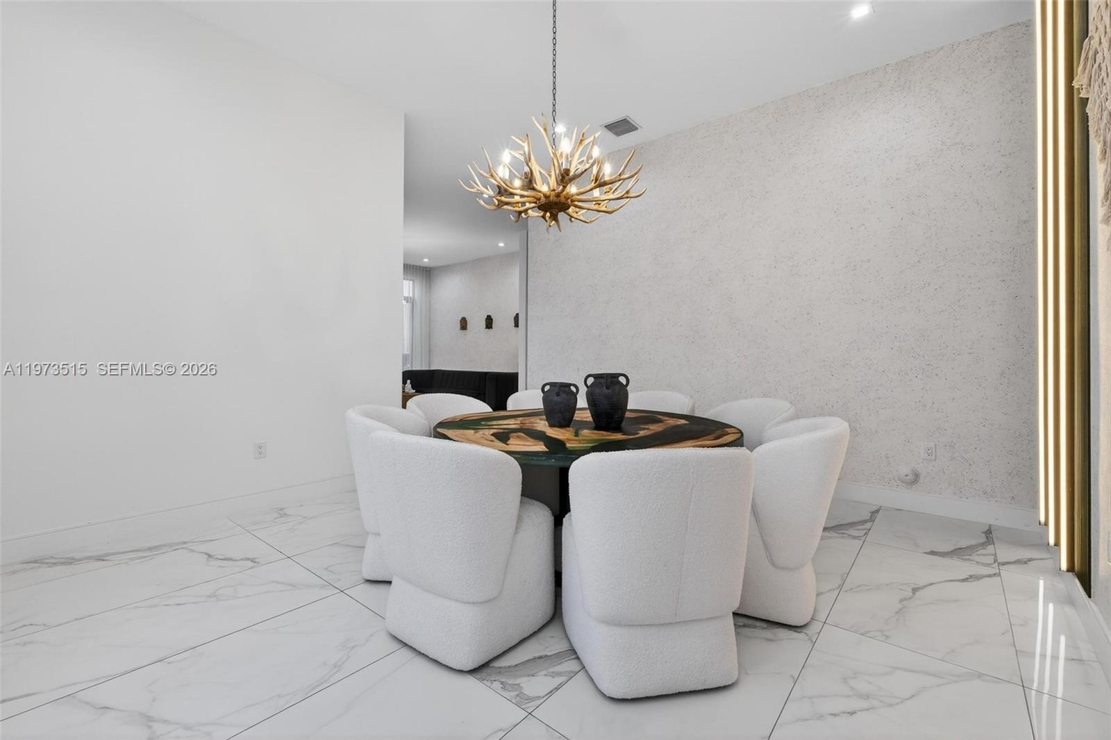 8126 NW 48th Ter Doral, FL 33166