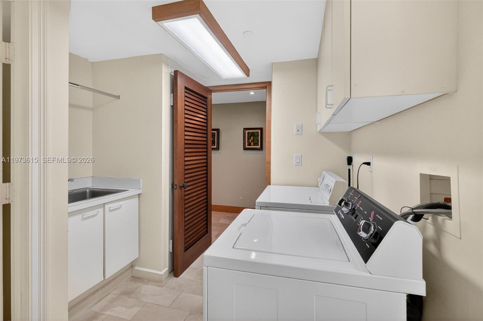 430 Grand Bay Dr #801 Key Biscayne, FL 33149