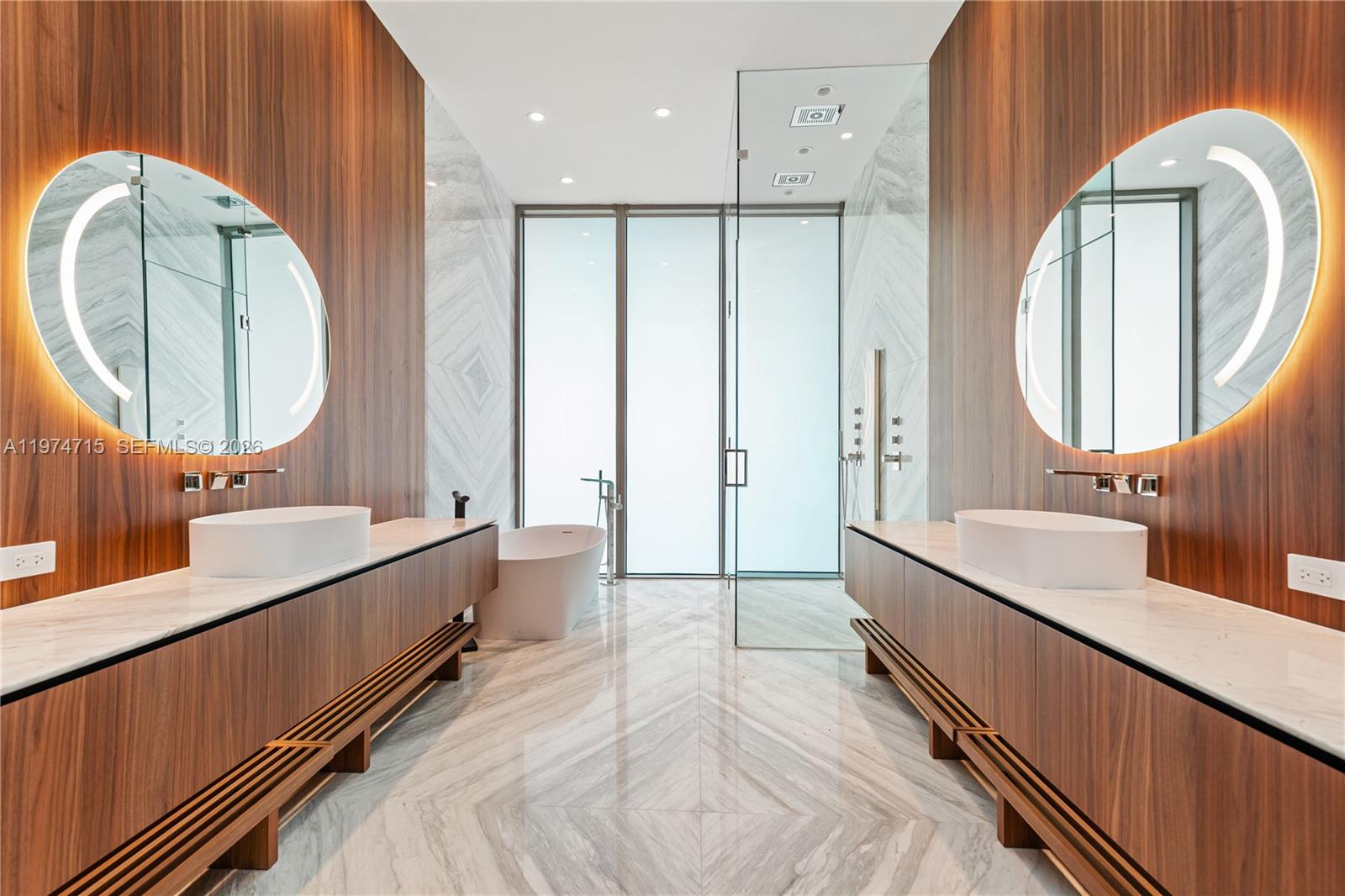 5 Grove Isle Dr #PHL1 Miami, FL 33133