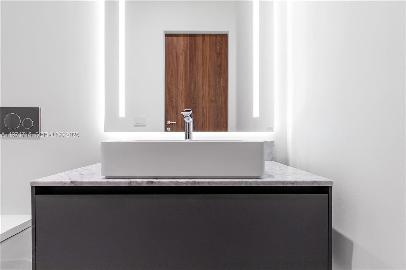 5 Grove Isle Dr #PHL1 Miami, FL 33133