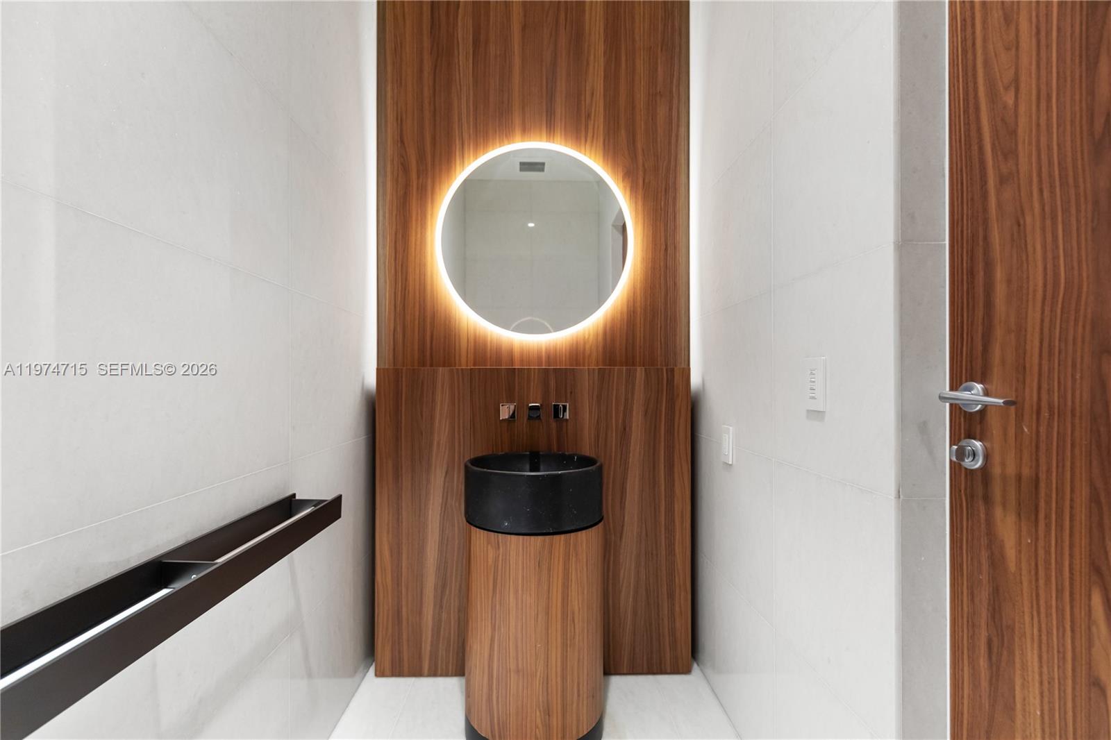 5 Grove Isle Dr #PHL1 Miami, FL 33133