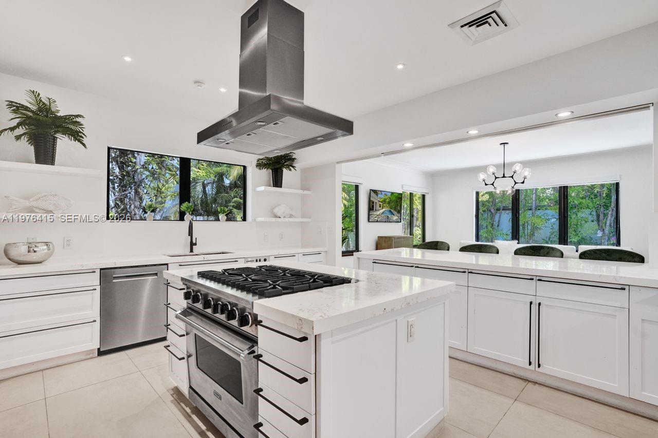 5735 N Bay Rd Miami Beach, FL 33140